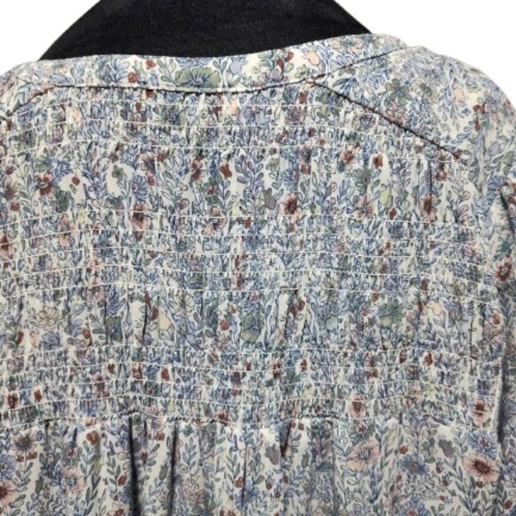Rose + Olive Free Flowing Polyester Floral V-Neck Women's Blouse Size 1X - Large - Picture 6 of 11